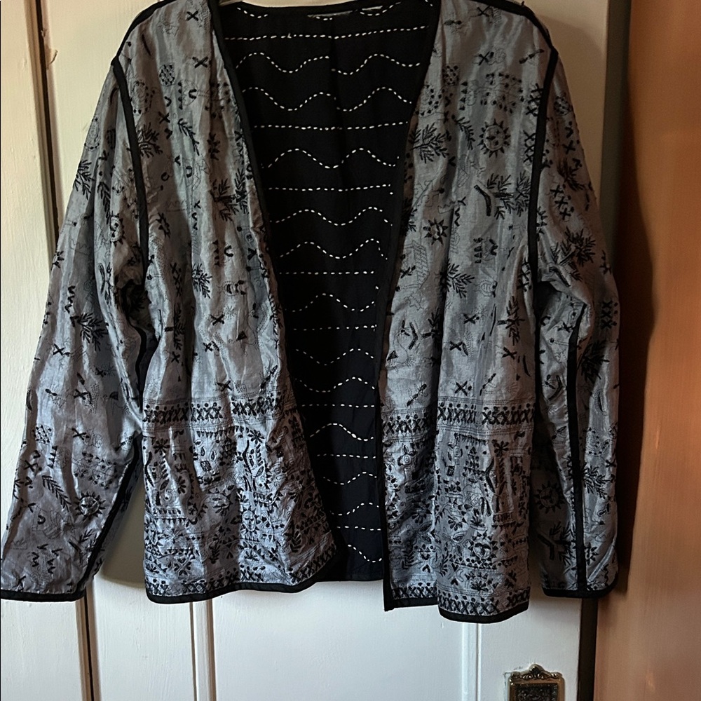 Chic Black and Gray Women's Embroidered reversible open silk jacket